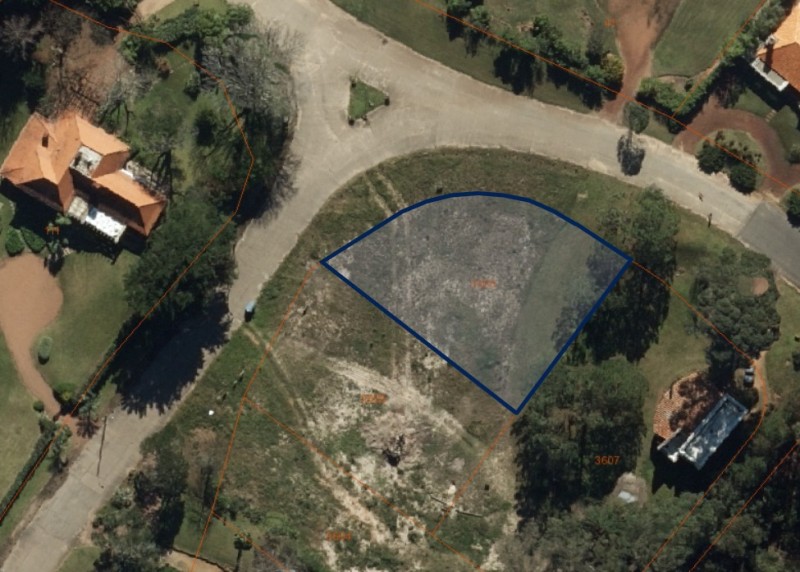 Terreno esquinero a 150 mts del mar 